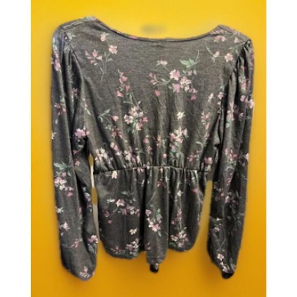 NWT Lazy Sundays Long Sleeve Tie Front Top Size Medium A114 - Picture 2 of 6